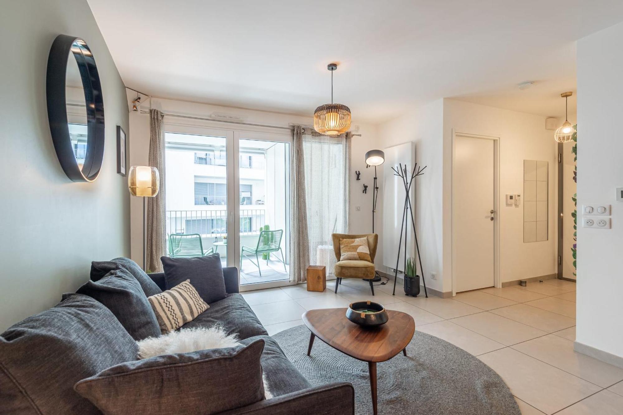 L'Interprete 405 4 - Apartment With Terrace Анси Екстериор снимка