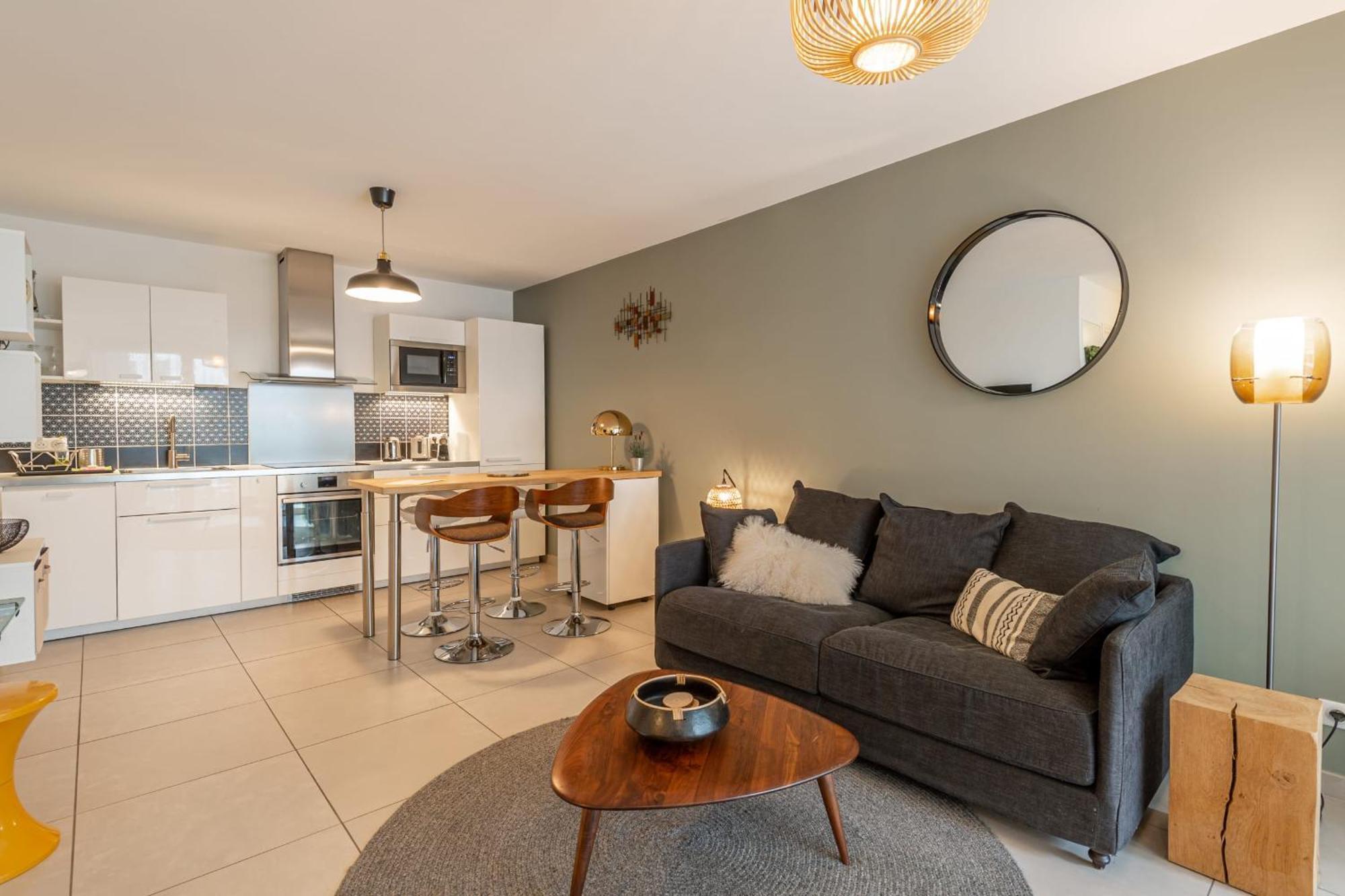 L'Interprete 405 4 - Apartment With Terrace Анси Екстериор снимка