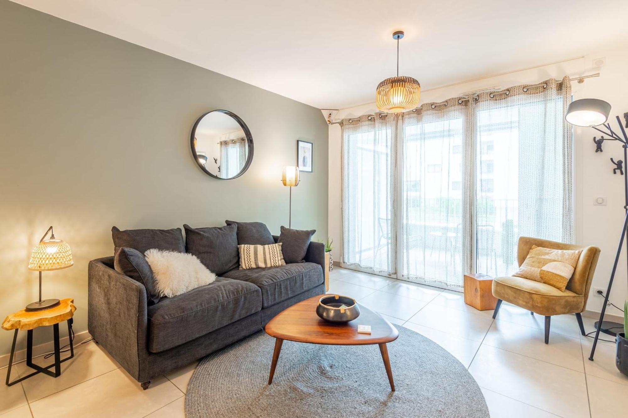 L'Interprete 405 4 - Apartment With Terrace Анси Екстериор снимка